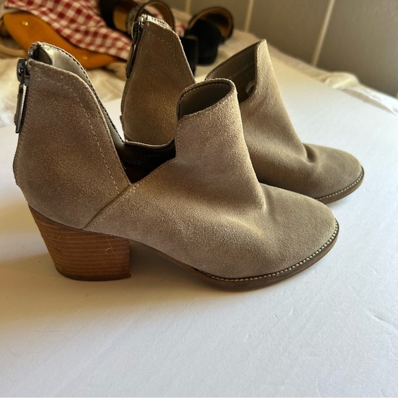 Blondo Neda Waterproof Suede Boots - Picture 5 of 10